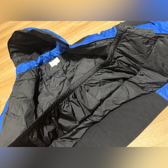 Luxury Gucci Youth Down Blue Hooded Jacket with Black Accents (Waterproof) - Picture 12 of 16